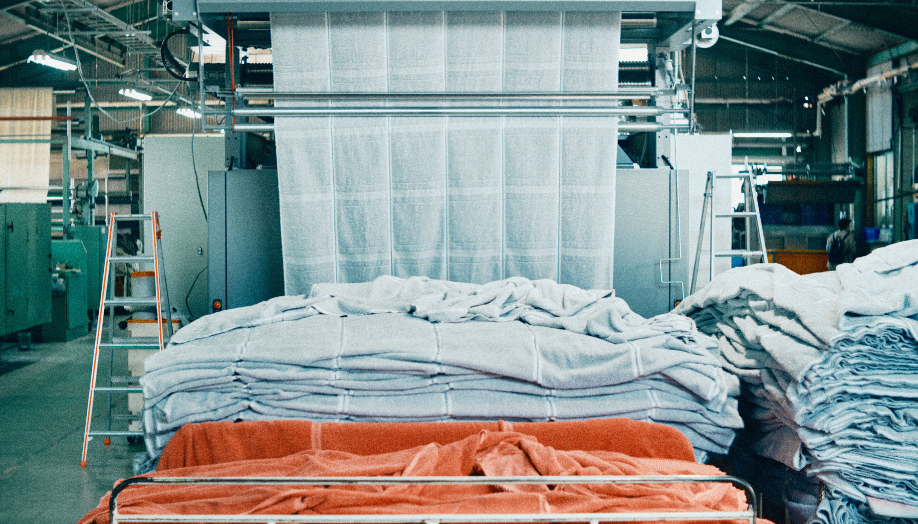 今治の工場の織り機